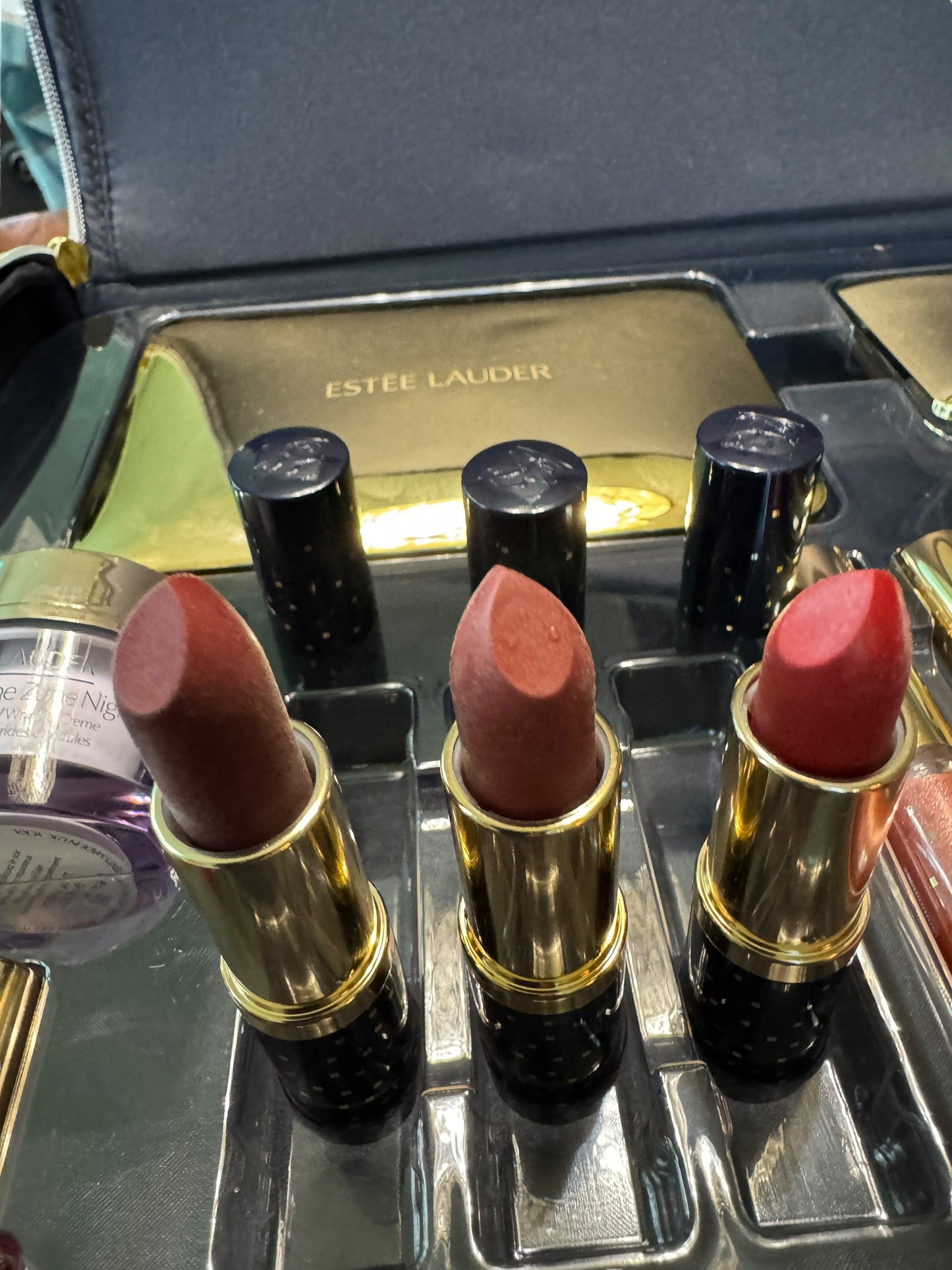 Estée Lauder BLOCKBUSTER Holiday Makeup Kit - 16 Piece Set!