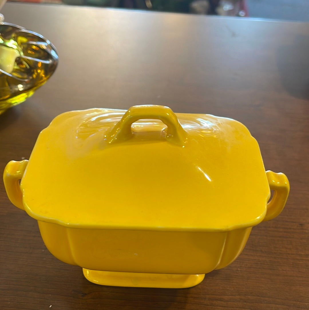 Vintage Riviera Sugar Bowl in Yellow Homer Laughlin