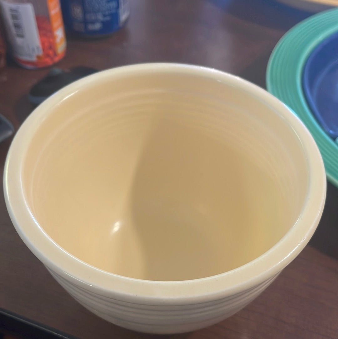 Fiesta Vintage Mixing bowl #2 in Ivory with out Rings