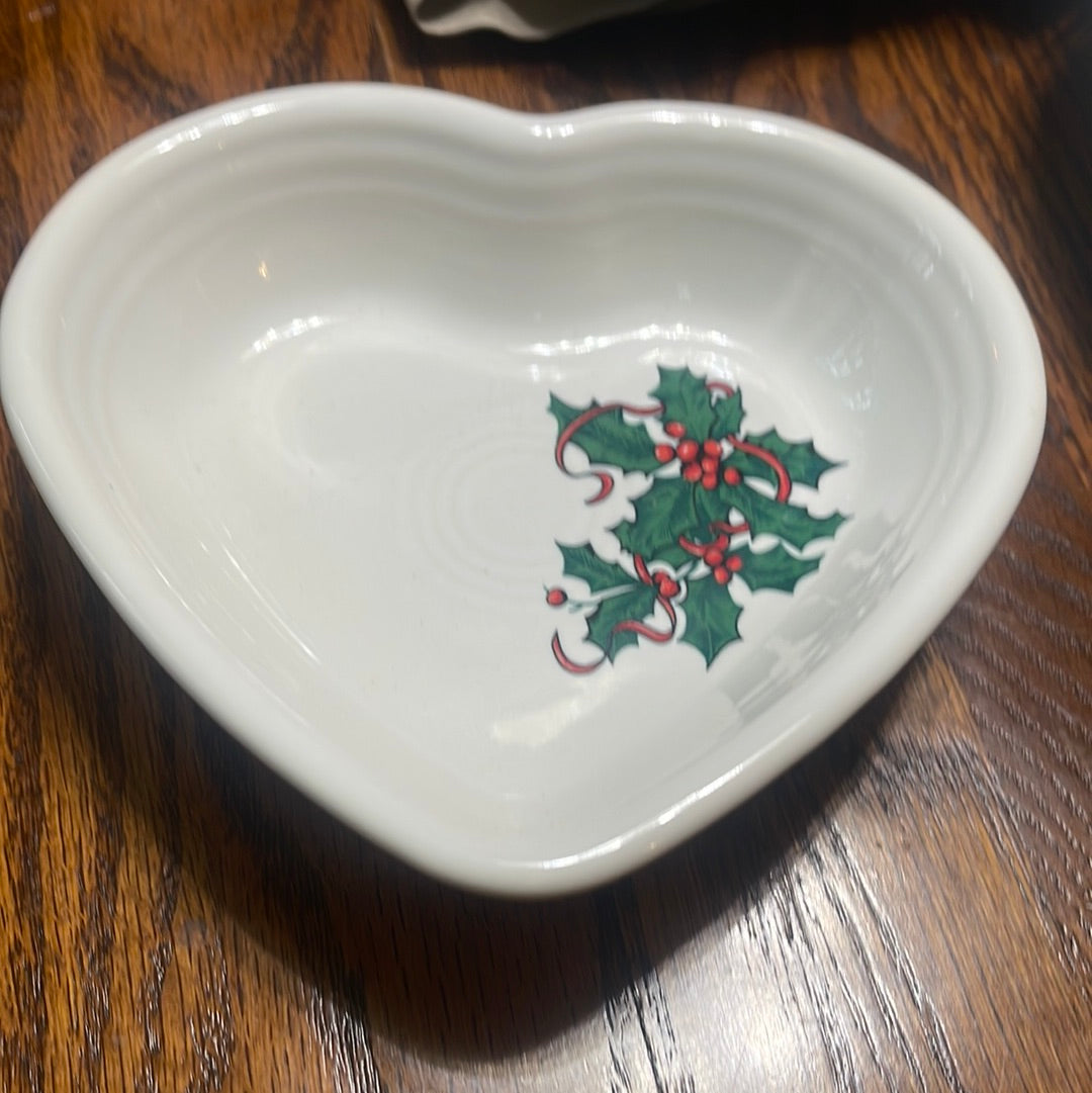 Fiesta Salary Employee 2020 3 Piece Heart Bowl Set Holly Berry