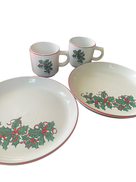 Fiesta Salary Employee 2021 Holly and Berry 2 Bowl Plates / 2 Stacking Mugs